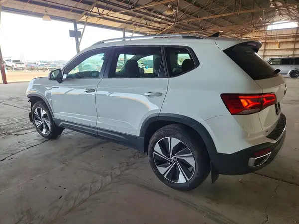 3VVVX7B28RM090437 2024 VOLKSWAGEN TAOS - Image 2