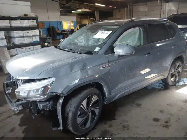 3VVVX7B2XRM018445 2024 VOLKSWAGEN TAOS - Image 2