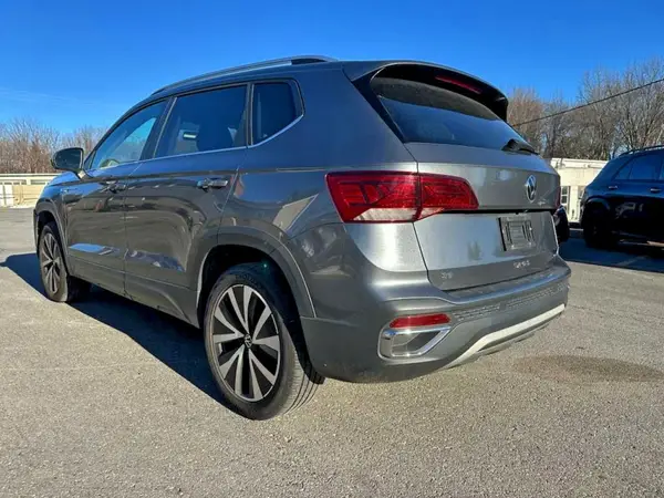 3VVWX7B21NM018915 2022 VOLKSWAGEN TAOS - Image 2