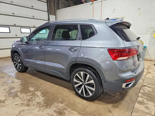 3VVWX7B22NM025498 2022 VOLKSWAGEN TAOS - Image 2