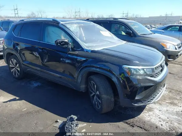 3VVWX7B23NM023940 2022 VOLKSWAGEN TAOS - Image 1