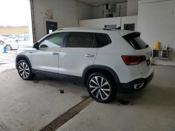 3VVWX7B25NM047141 2022 VOLKSWAGEN TAOS - Image 2