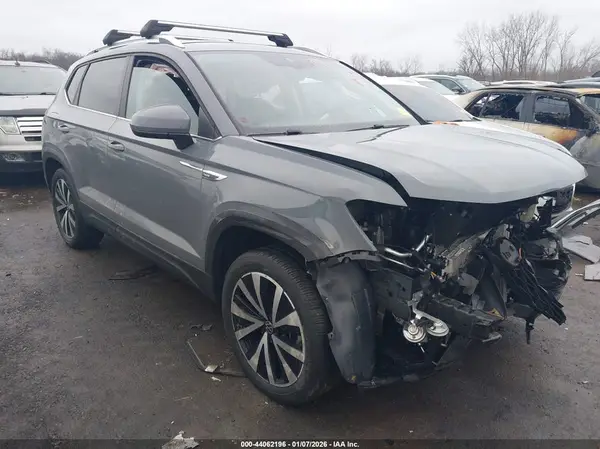 3VVYX7B22NM097990 2022 VOLKSWAGEN TAOS - Image 1