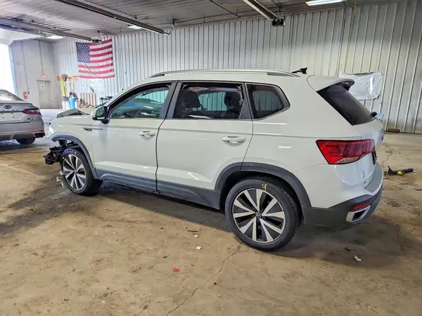 3VVYX7B23NM021114 2022 VOLKSWAGEN TAOS - Image 2