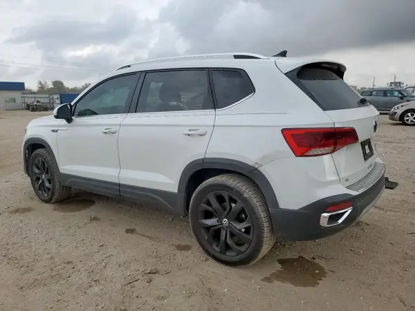 3VVYX7B26NM043978 2022 VOLKSWAGEN TAOS - Image 2