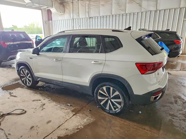 3VVYX7B2XNM023104 2022 VOLKSWAGEN TAOS - Image 2