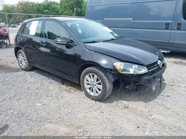 3VW117AU2HM071637 2017 VOLKSWAGEN GOLF - Image 1