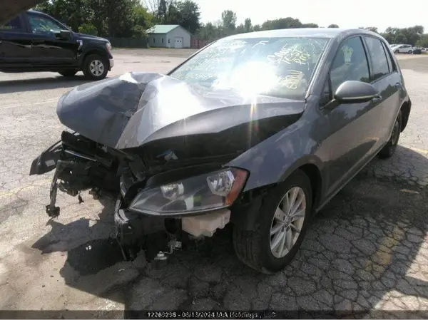3VW117AUXGM049898 2016 VOLKSWAGEN GOLF - Image 2