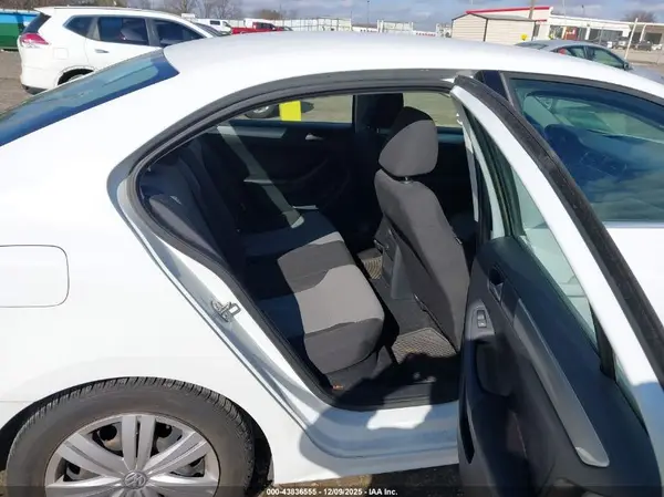3VW167AJ0HM277613 2017 VOLKSWAGEN JETTA - Image 8