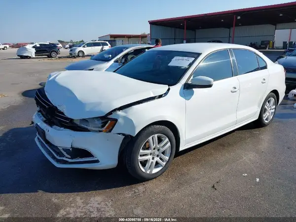 3VW167AJ0HM338068 2017 VOLKSWAGEN JETTA - Image 2