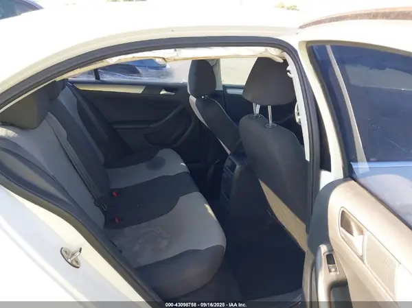 3VW167AJ0HM338068 2017 VOLKSWAGEN JETTA - Image 8