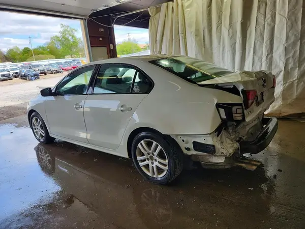 3VW167AJ0JM210872 2018 VOLKSWAGEN JETTA - Image 2