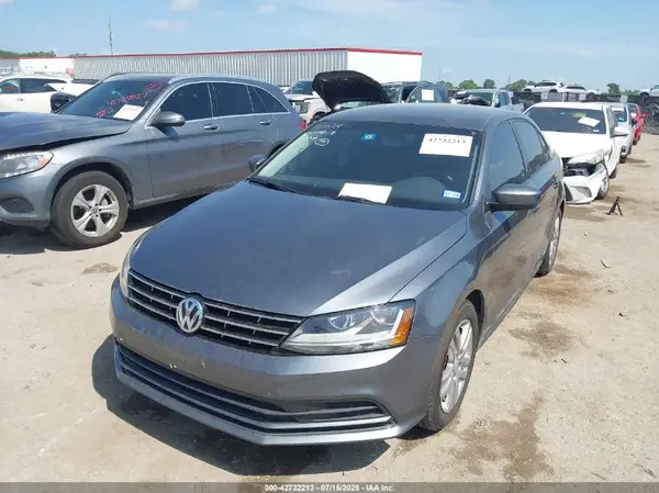 3VW167AJ0JM214890 2018 VOLKSWAGEN JETTA - Image 2