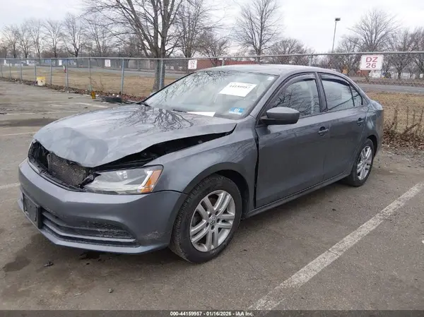 3VW167AJ0JM227798 2018 VOLKSWAGEN JETTA - Image 2