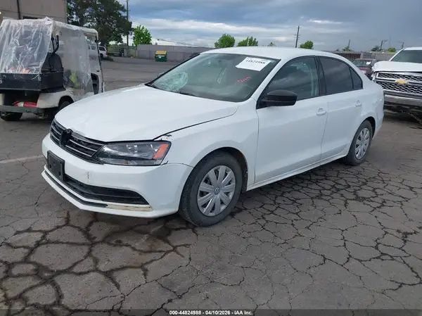 3VW167AJ1GM333945 2016 VOLKSWAGEN JETTA - Image 2