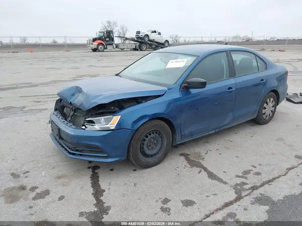 3VW167AJ2GM415585 2016 VOLKSWAGEN JETTA - Image 2