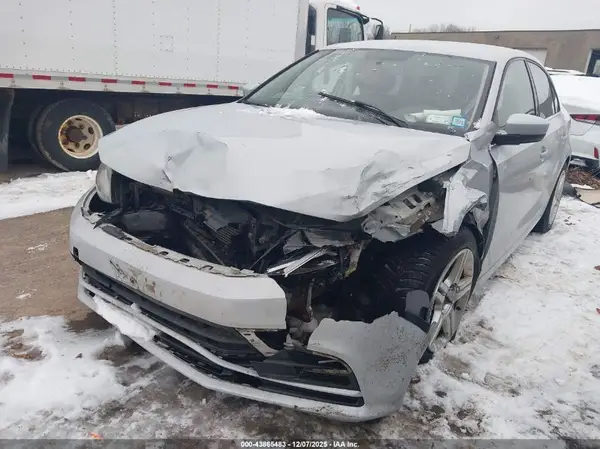 3VW167AJ2HM312894 2017 VOLKSWAGEN JETTA - Image 2