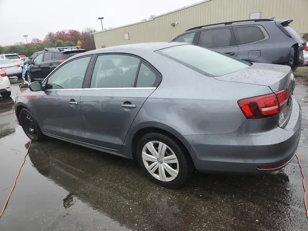 3VW167AJ2HM323958 2017 VOLKSWAGEN JETTA - Image 2