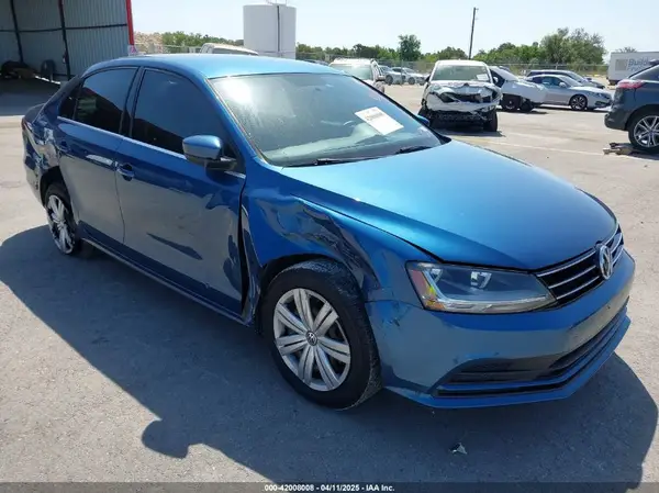 3VW167AJ2HM327315 2017 VOLKSWAGEN JETTA - Image 1