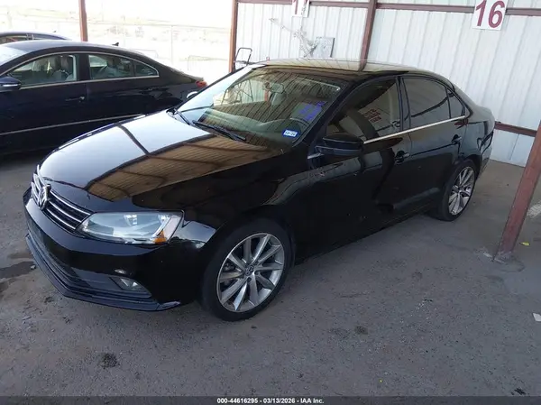 3VW167AJ2HM397915 2017 VOLKSWAGEN JETTA - Image 2
