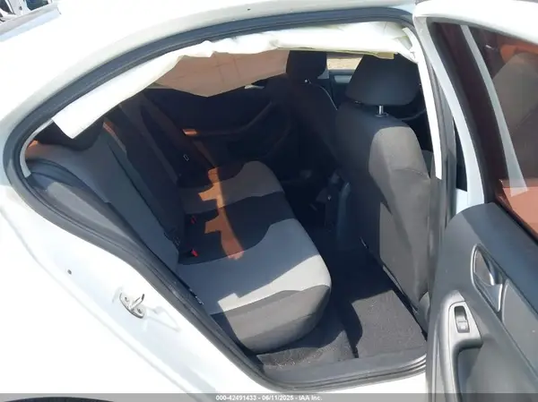 3VW167AJ2HM398210 2017 VOLKSWAGEN JETTA - Image 8