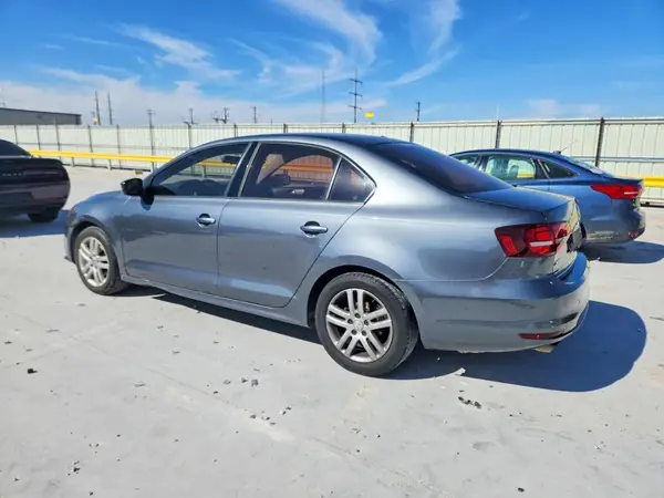 3VW167AJ3JM232798 2018 VOLKSWAGEN JETTA - Image 2