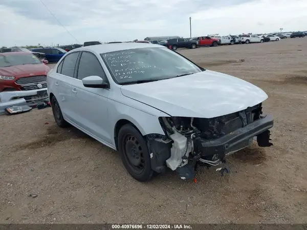 3VW167AJ4HM246297 2017 VOLKSWAGEN JETTA - Image 1