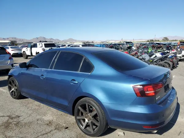 3VW167AJ4HM304005 2017 VOLKSWAGEN JETTA - Image 2