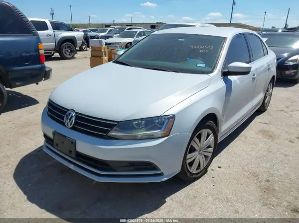3VW167AJ4HM316588 2017 VOLKSWAGEN JETTA - Image 2