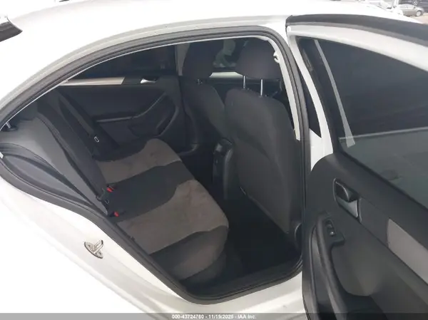 3VW167AJ4HM320317 2017 VOLKSWAGEN JETTA - Image 8