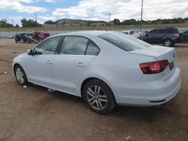 3VW167AJ4HM333505 2017 VOLKSWAGEN JETTA - Image 2