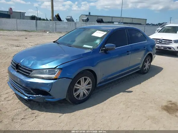 3VW167AJ4HM345587 2017 VOLKSWAGEN JETTA - Image 2