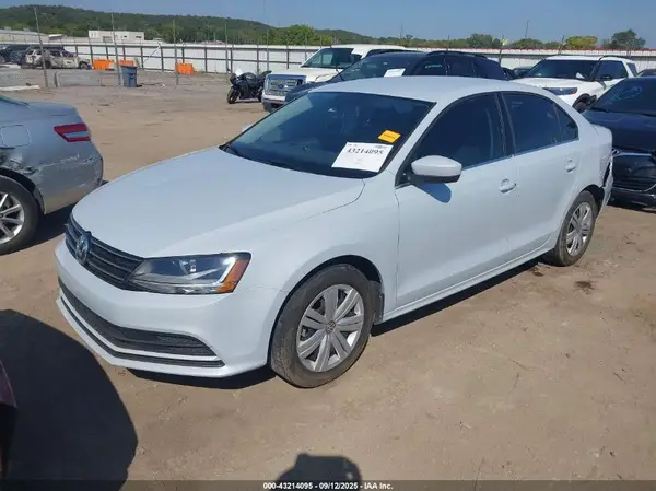 3VW167AJ4HM348361 2017 VOLKSWAGEN JETTA - Image 2