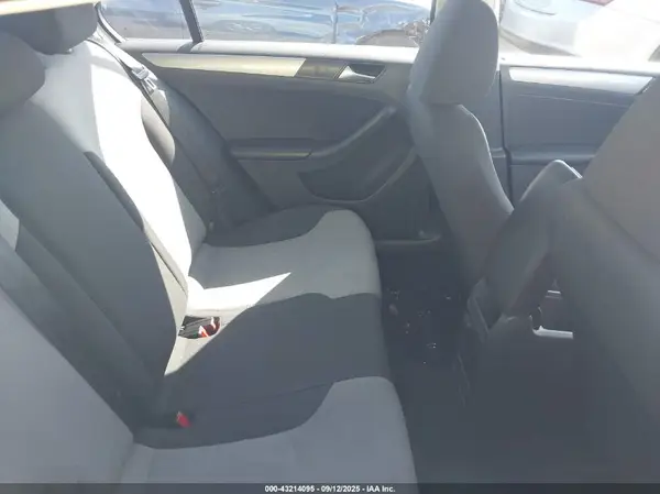 3VW167AJ4HM348361 2017 VOLKSWAGEN JETTA - Image 8