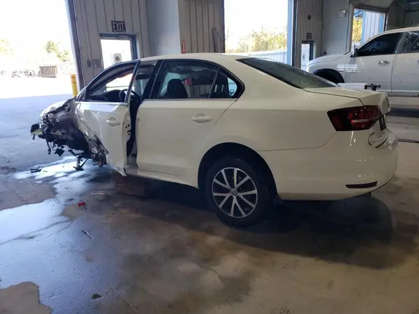 3VW167AJ4HM381893 2017 VOLKSWAGEN JETTA - Image 2