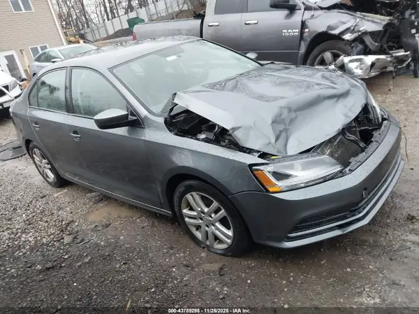 3VW167AJ4JM228288 2018 VOLKSWAGEN JETTA - Image 1