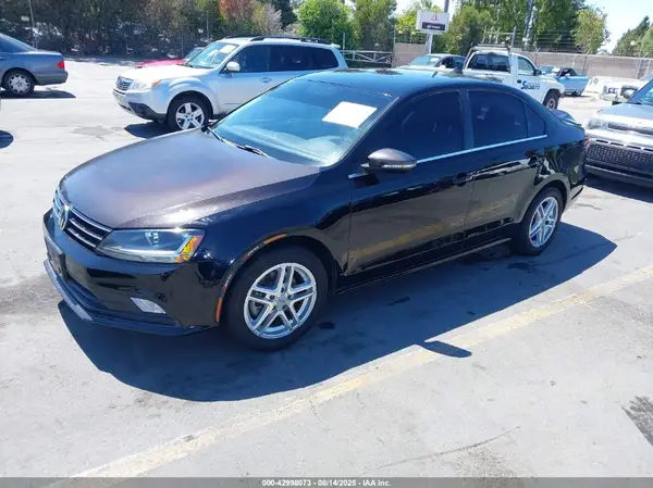 3VW167AJ5HM236068 2017 VOLKSWAGEN JETTA - Image 2