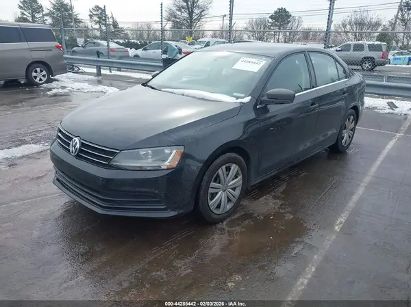 3VW167AJ5HM238192 2017 VOLKSWAGEN JETTA - Image 2