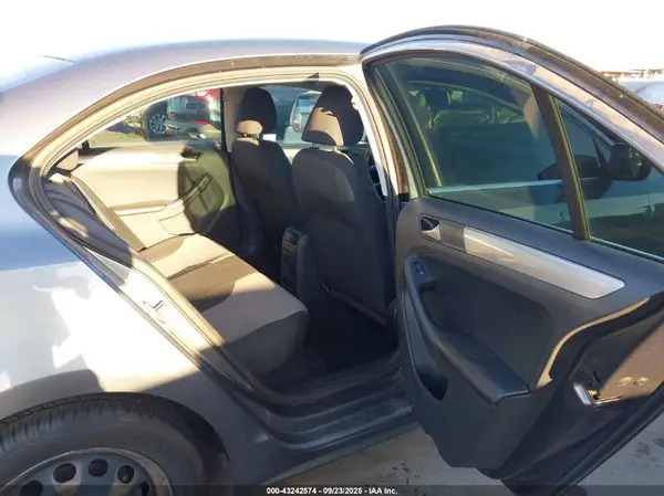 3VW167AJ5HM253713 2017 VOLKSWAGEN JETTA - Image 8