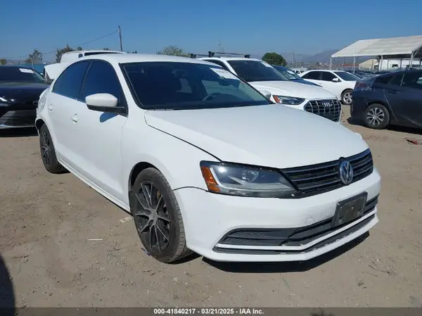 3VW167AJ5HM282077 2017 VOLKSWAGEN JETTA - Image 1