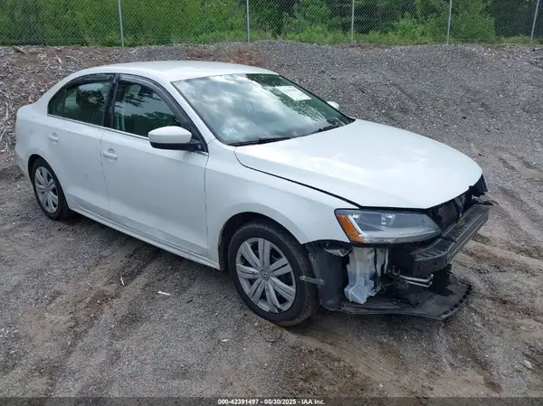 3VW167AJ5HM378484 2017 VOLKSWAGEN JETTA - Image 1