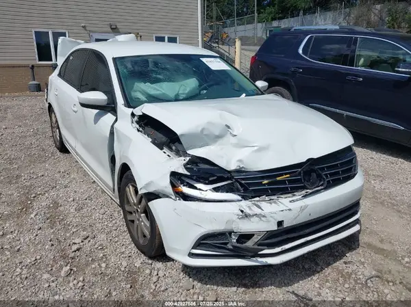 3VW167AJ5JM217610 2018 VOLKSWAGEN JETTA - Image 1