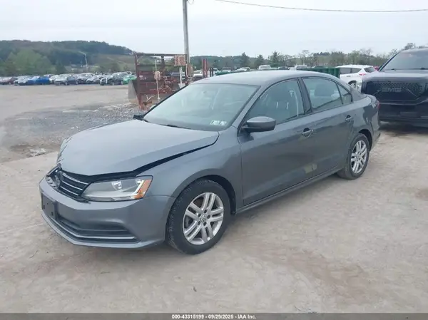 3VW167AJ5JM228266 2018 VOLKSWAGEN JETTA - Image 2