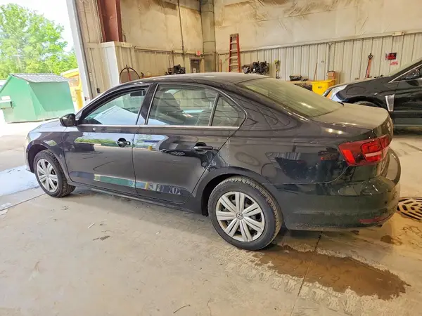 3VW167AJ6HM283058 2017 VOLKSWAGEN JETTA - Image 2