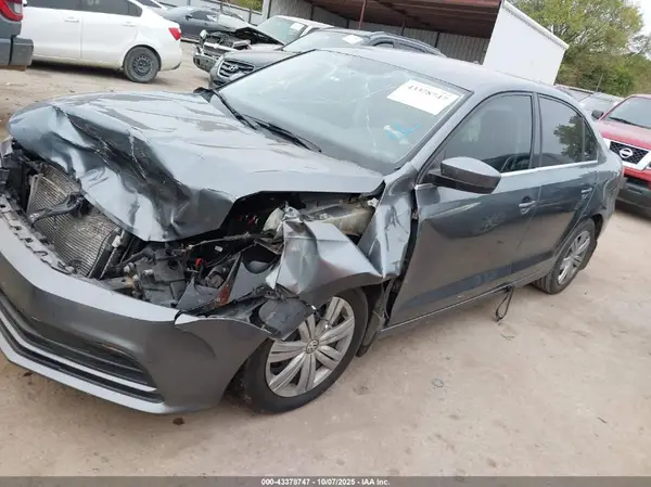 3VW167AJ6HM351584 2017 VOLKSWAGEN JETTA - Image 2