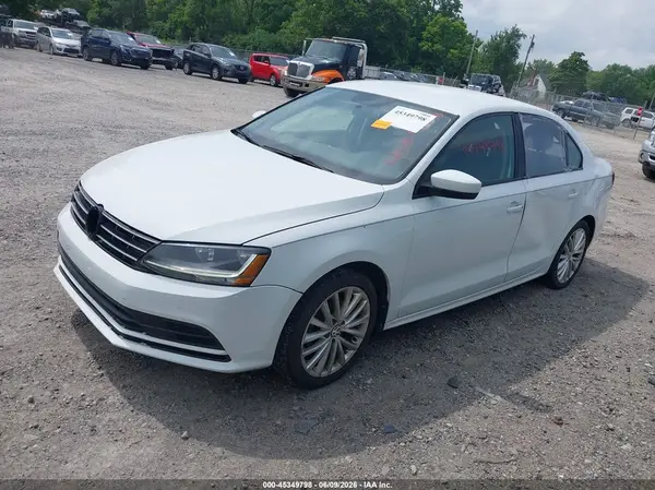 3VW167AJ6JM213372 2018 VOLKSWAGEN JETTA - Image 2