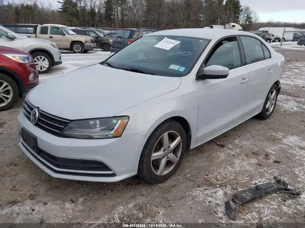 3VW167AJ7HM223192 2017 VOLKSWAGEN JETTA - Image 2