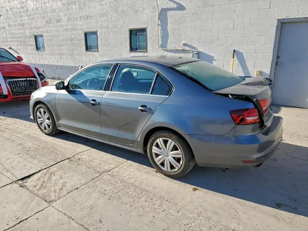 3VW167AJ7HM271999 2017 VOLKSWAGEN JETTA - Image 2
