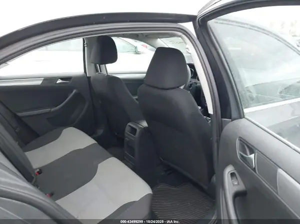 3VW167AJ7HM317833 2017 VOLKSWAGEN JETTA - Image 8