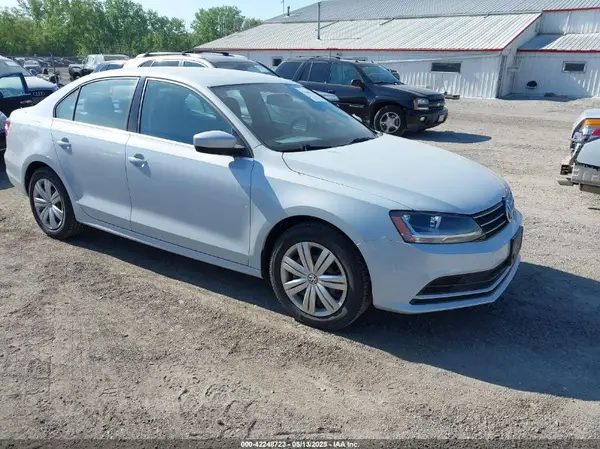 3VW167AJ7HM320988 2017 VOLKSWAGEN JETTA - Image 1